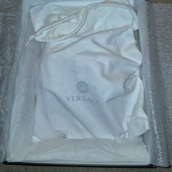 VERSAGE - Picture 1 of 7